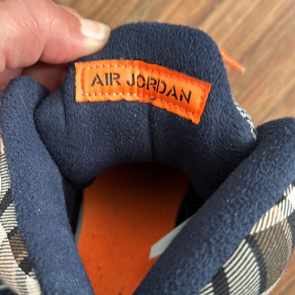 Air Jordan Orange Shoes for Boys Sizes  4 - Picture 4 of 4